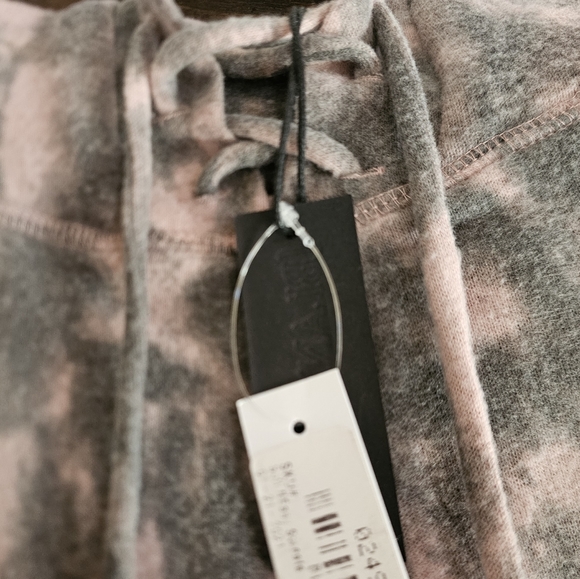 Blank NYC Drawstring Sweatpants Soft Easy Pink Leopard Print Brushed Kni… - Picture 6 of 8